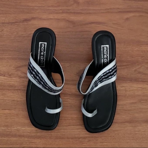 Toe loop sandals with heels - Picture 1 of 5